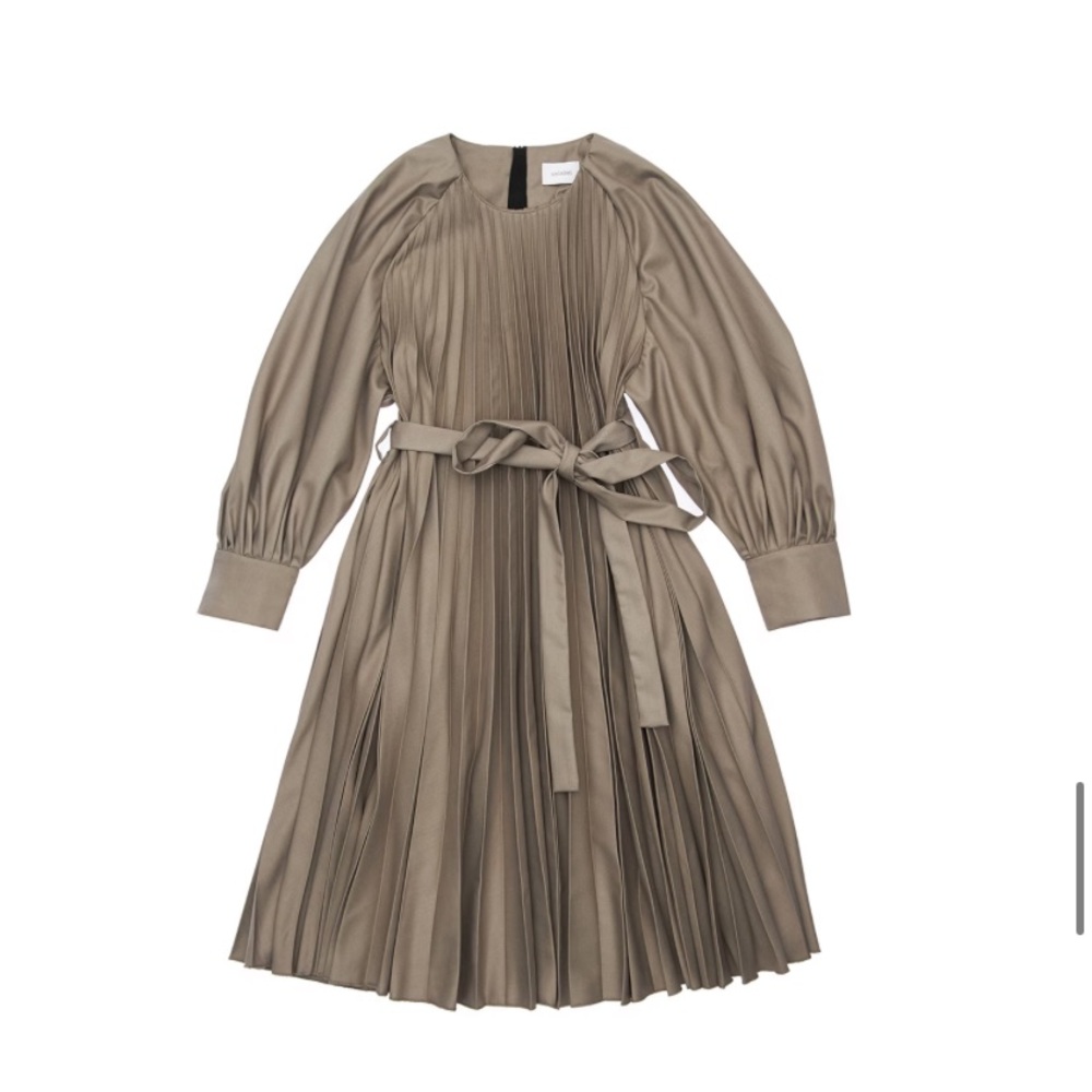 PLEATED DRESS IN GREY